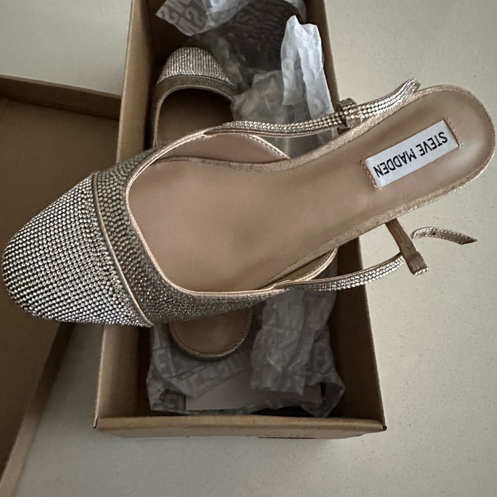 Steve Madden Belinda-R in Champagne Size 8